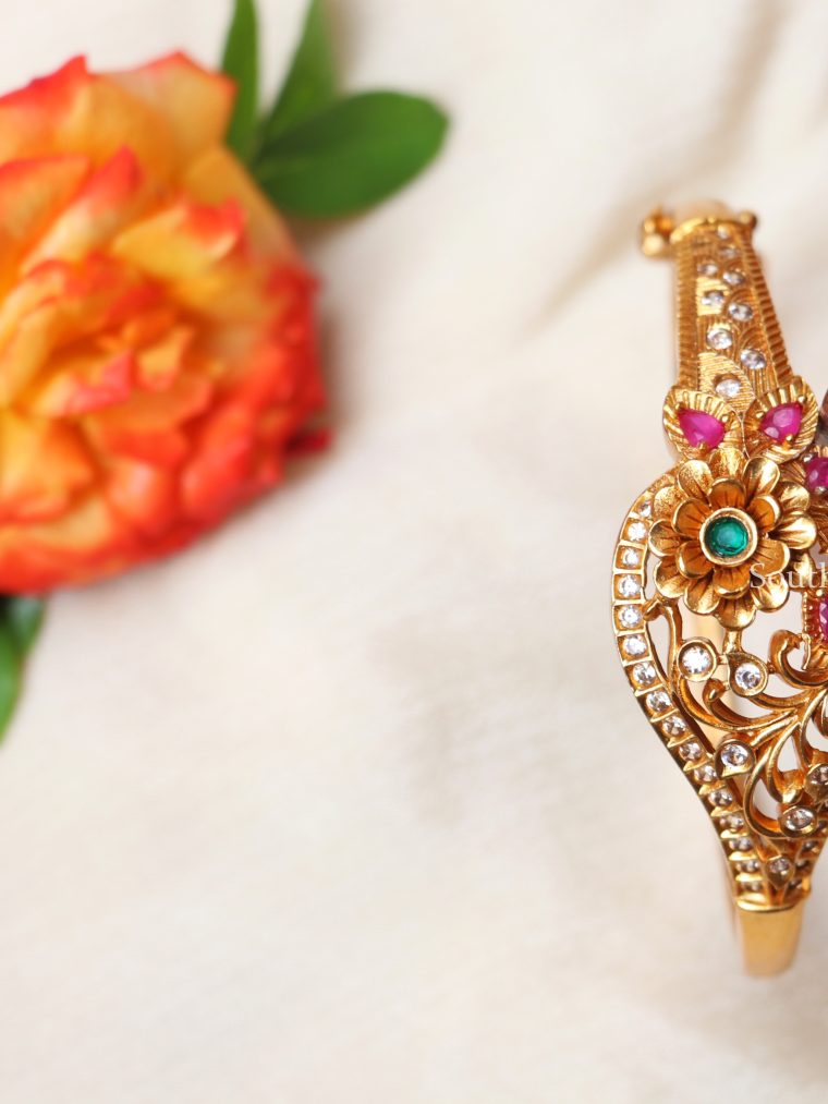Beautiful Floral Design Single Bangle