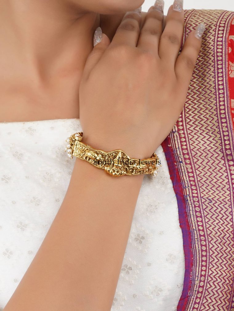 Classic Lakshmi Pearl Bracelet