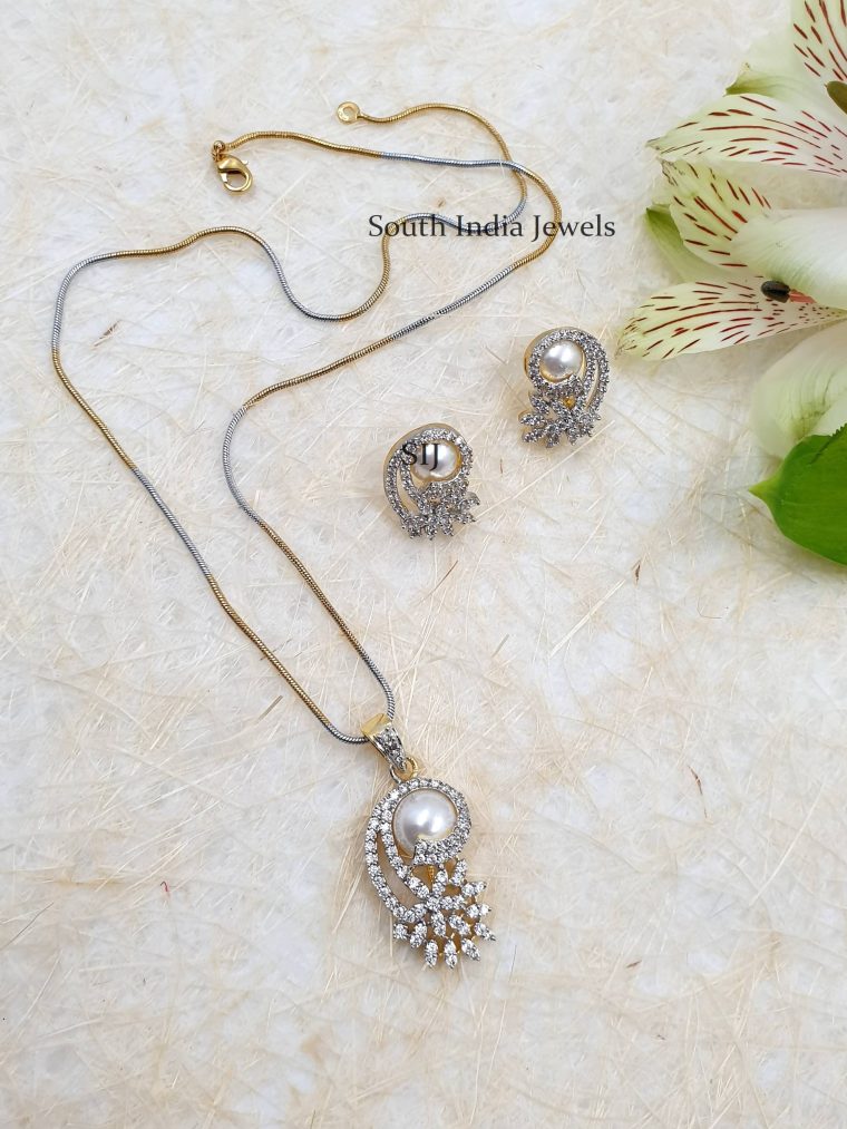 Cute Floral Design Pendent With Chain