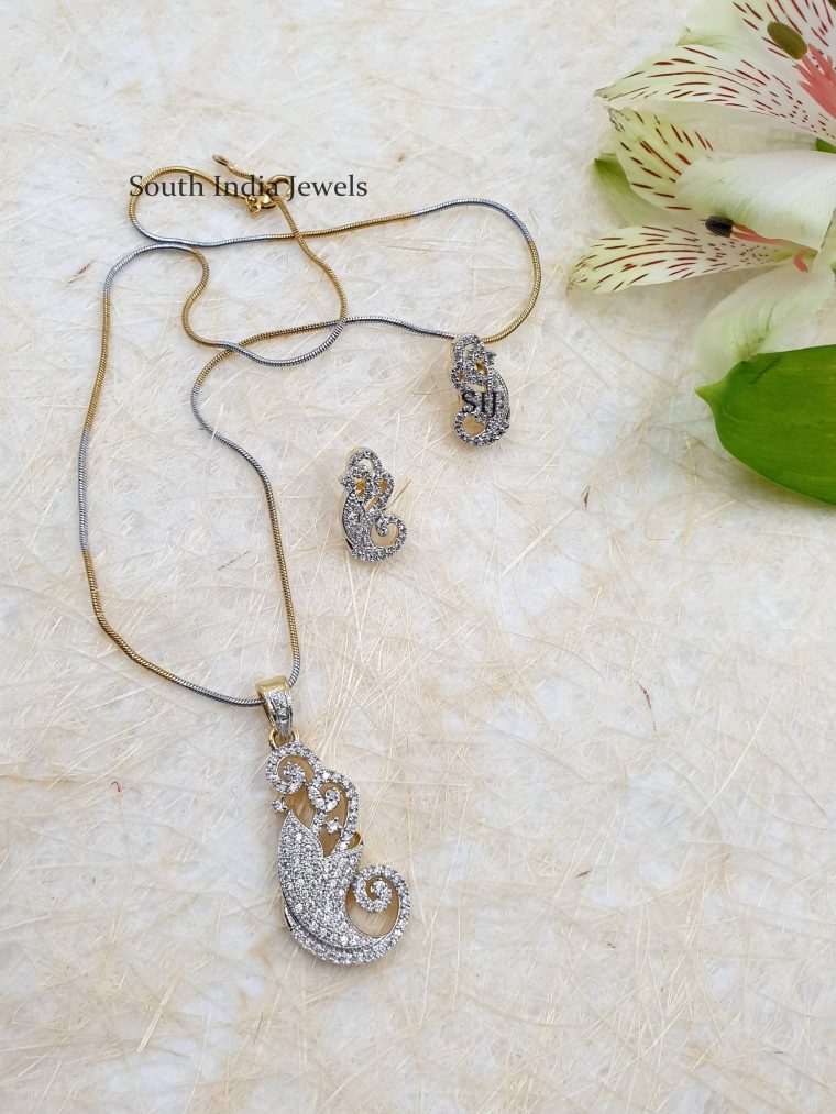 Gorgeous floral design pearls pendant set with chain and earrings.