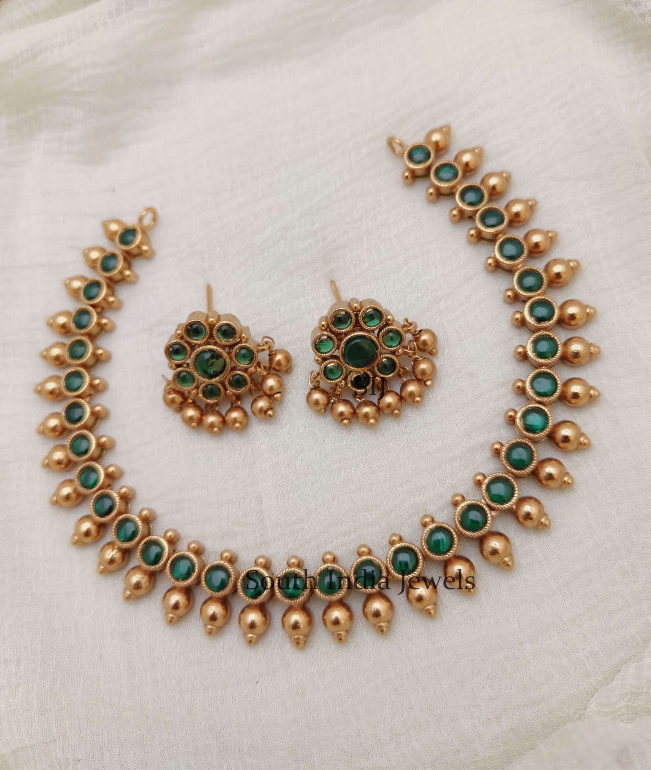 Gorgeous Green Stones Necklace (2)