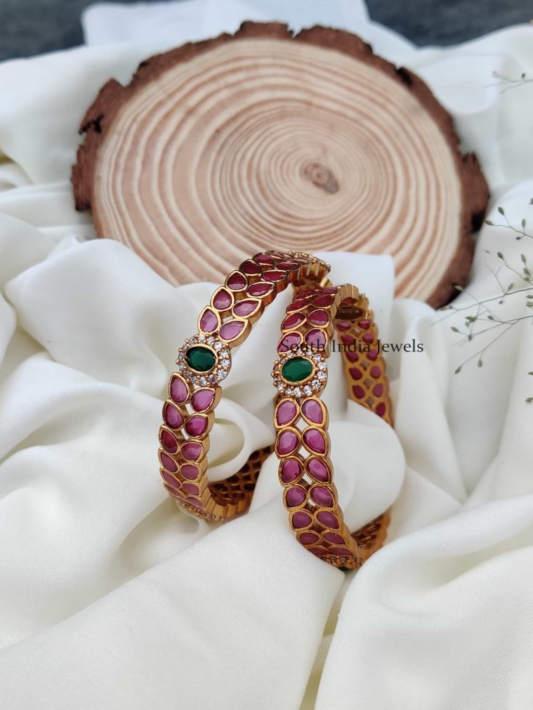 Trendy Kemp Leaf Design Bangles