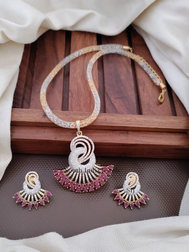 Beautiful Pendant Set With Chain