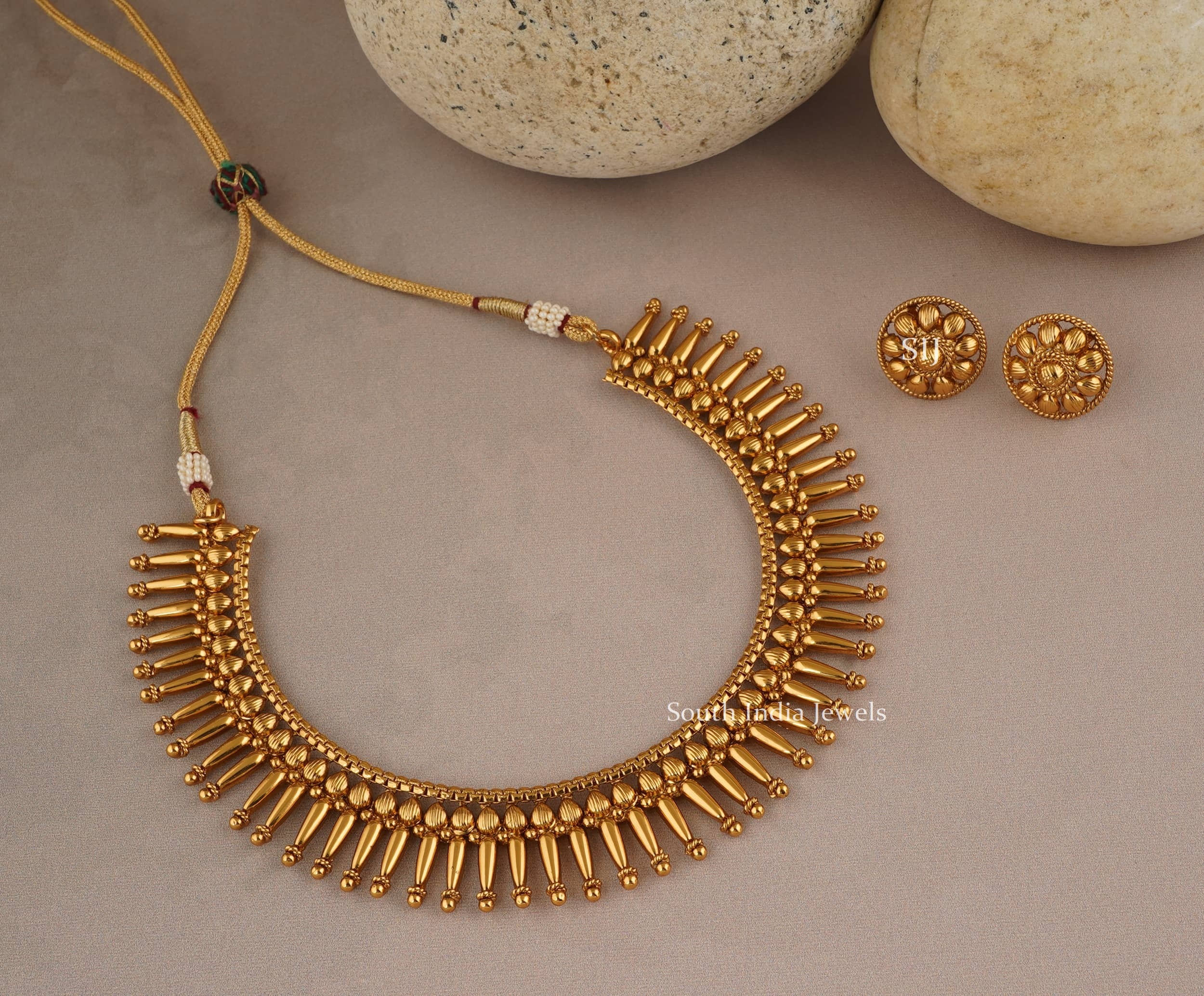 Elegant Plain Antique Gold Necklace