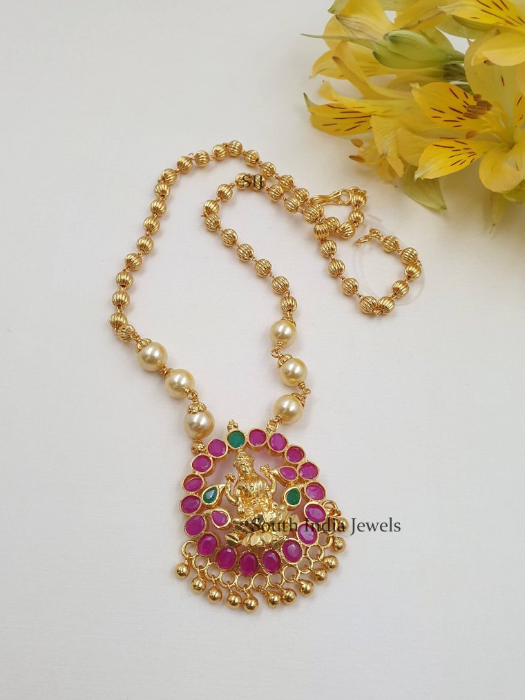 Pretty Pearl Lakshmi Pendant Necklace