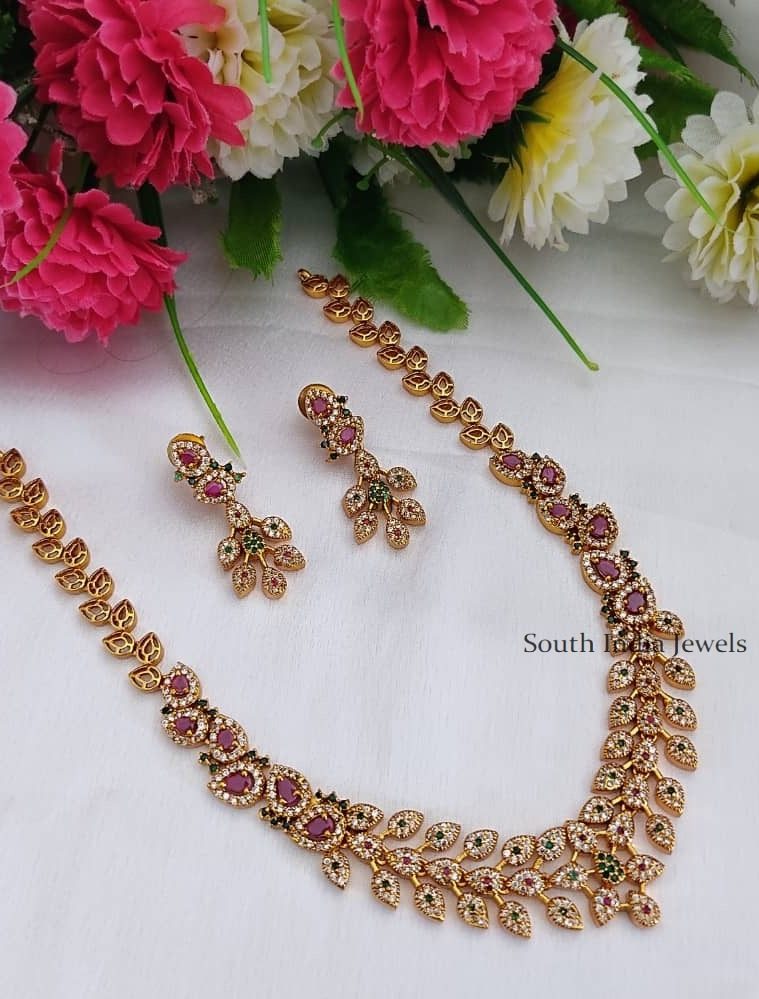 Beautiful Floral Design Necklace