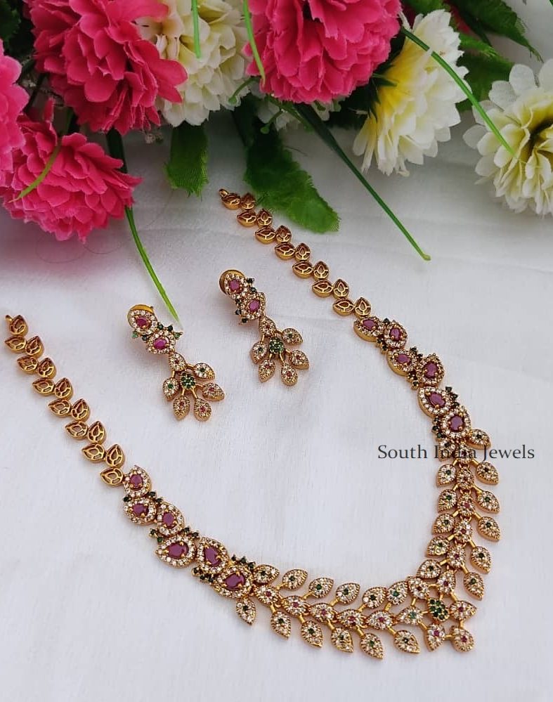 Beautiful Floral Design Necklace