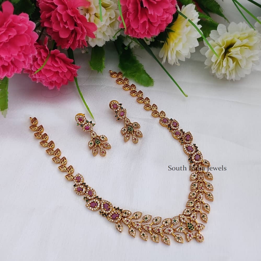 Beautiful Floral Design Necklace