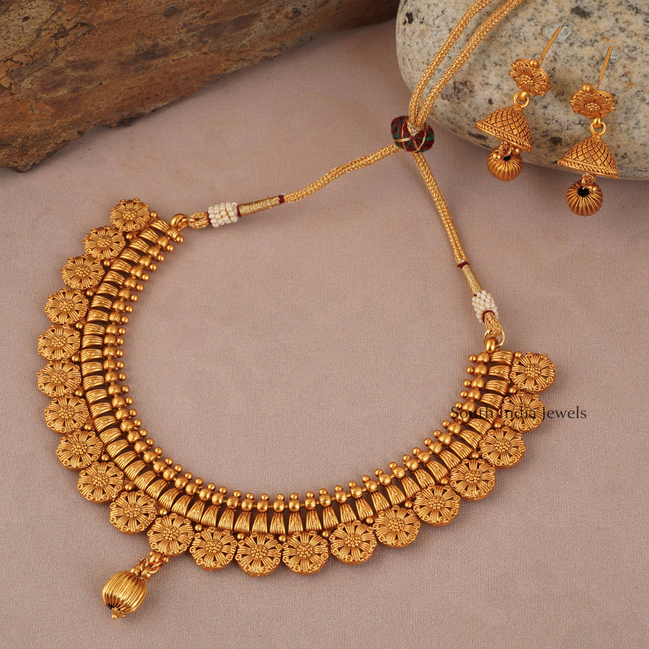 Cute Floral Gold Finsih Necklace Set