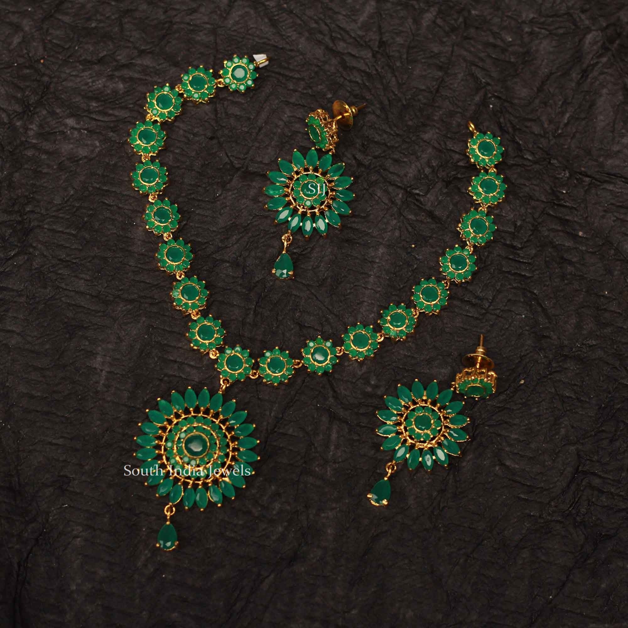 Elegant AD Green Necklace
