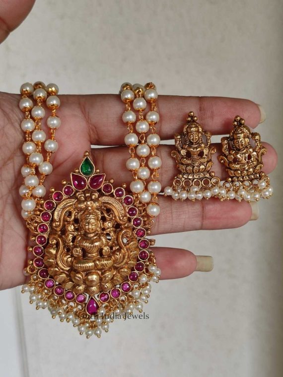 Lakshmi Design Pearls Choker
