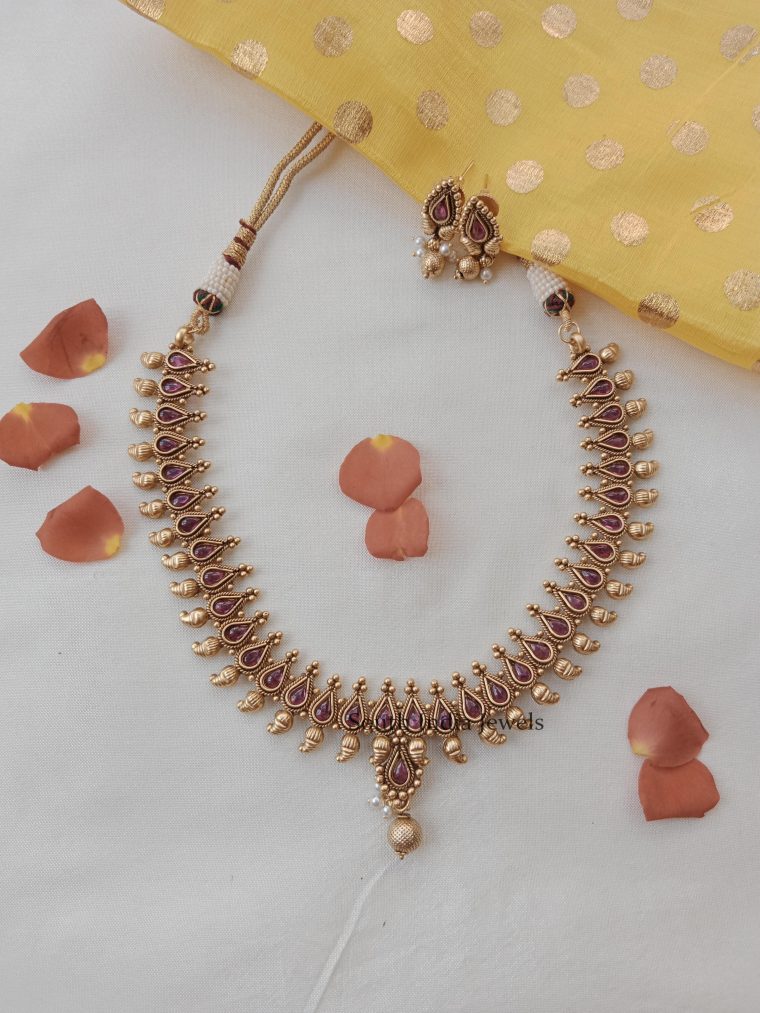 Simple & Elegant Antique Necklace
