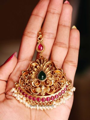 Elegant Zareen Maang Tikka