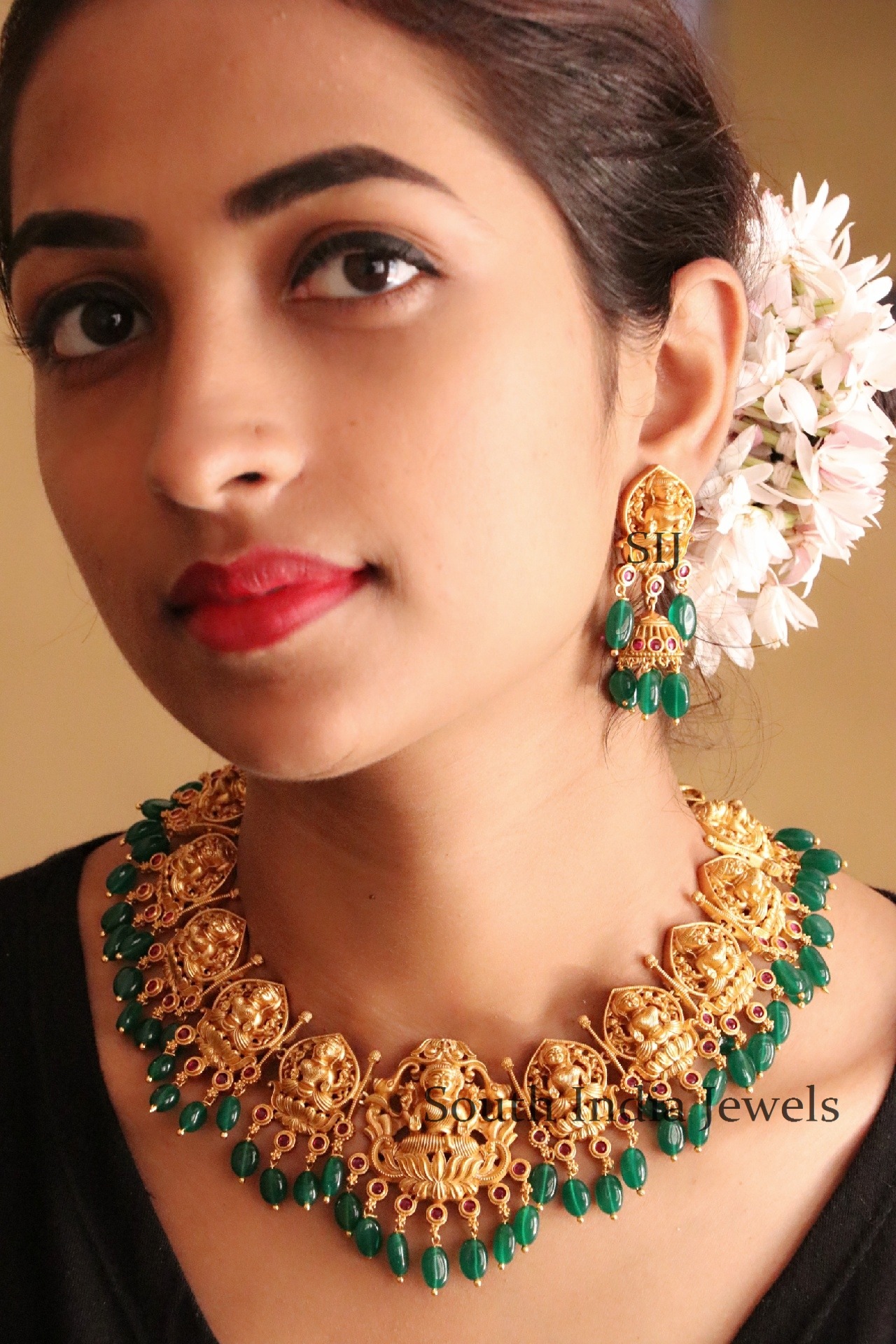 Gorgeous Sriratna Necklace Set