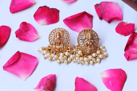 Elegant Shivangi Earrings