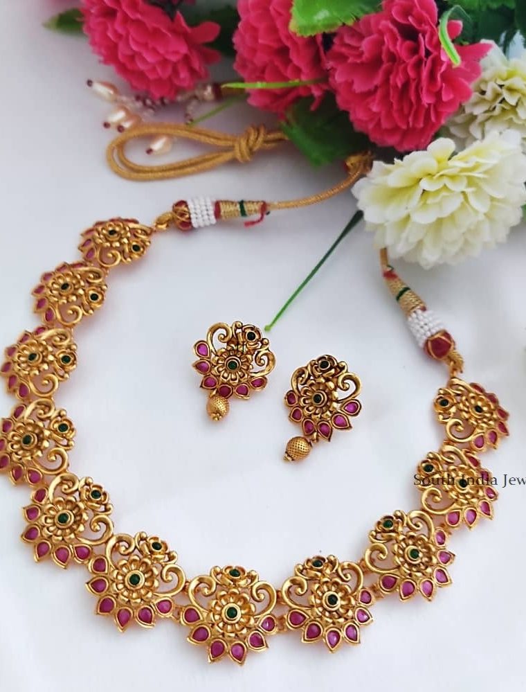 Matte Floral Design Necklace
