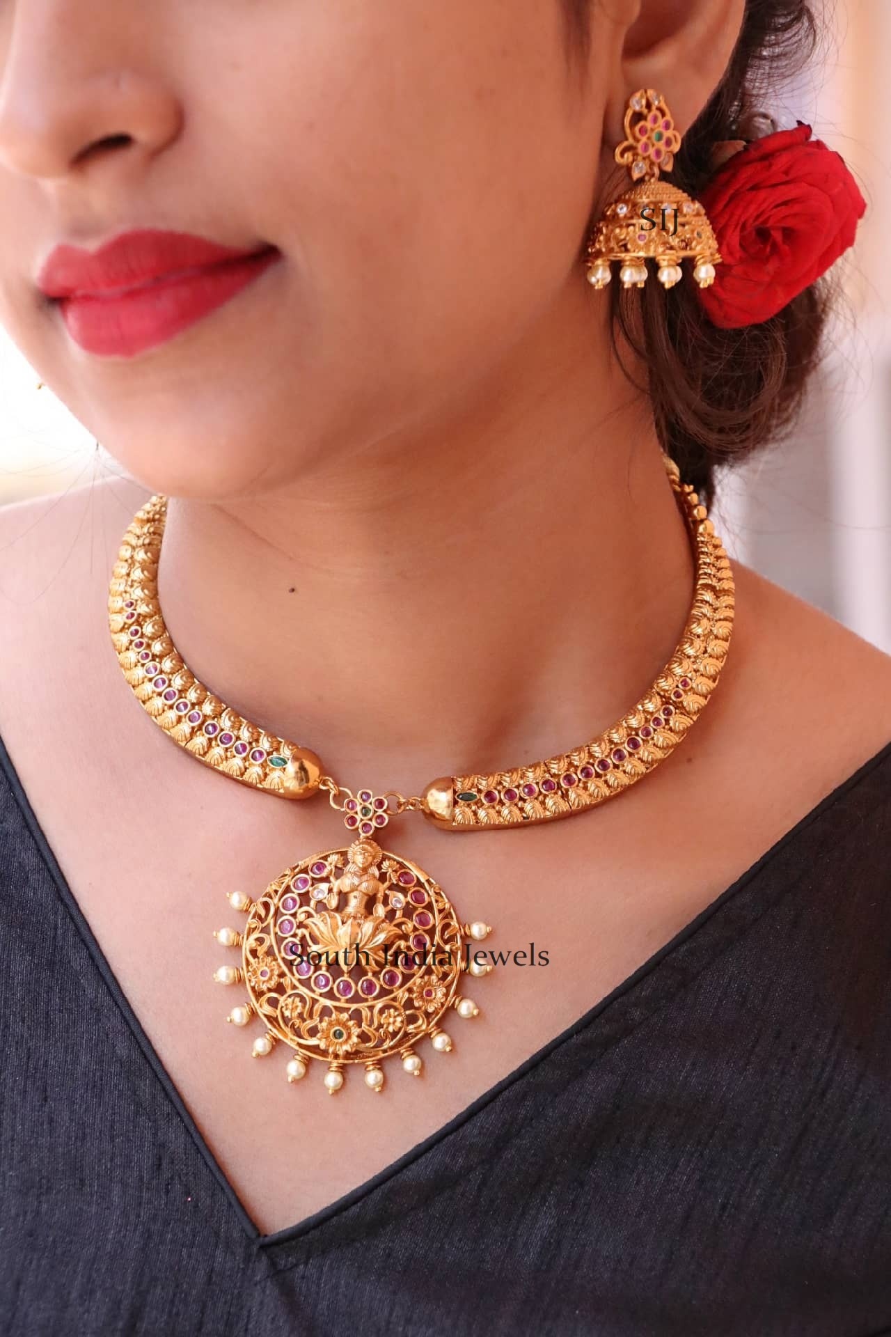 Necklace Set: Buy Gold & Diamond Necklace Set for Women Online | Tanishq