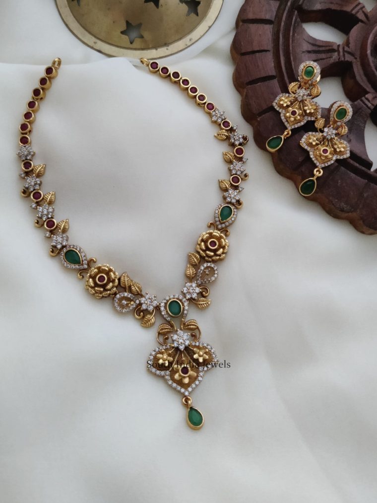 Antique Flower AD Necklace