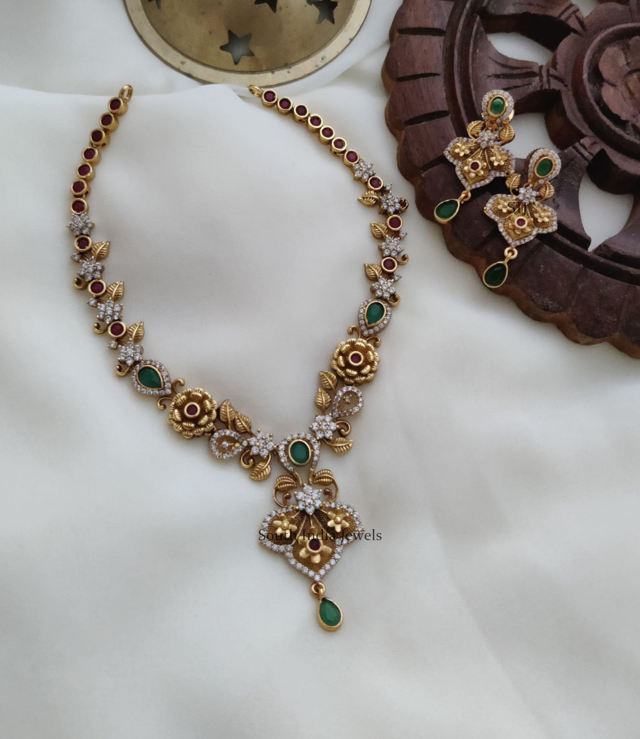 Antique Design Necklace -South India Jewels Online Stores.
