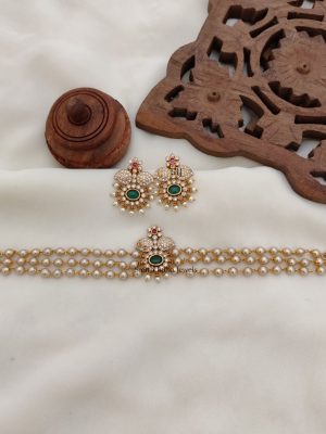 Floral Pearls Design Choker