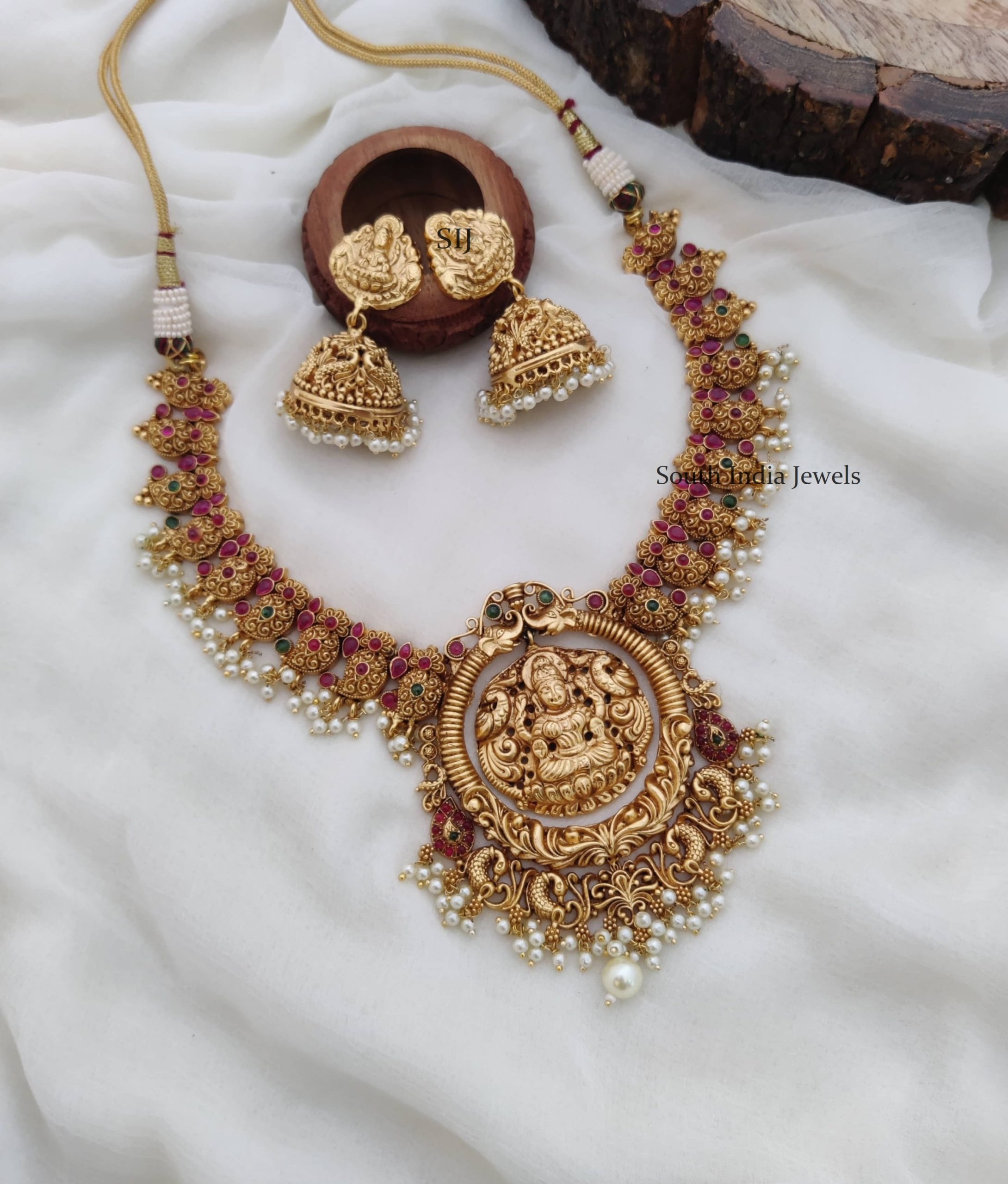 Exquisite Lakshmi Bridal Necklace (2)