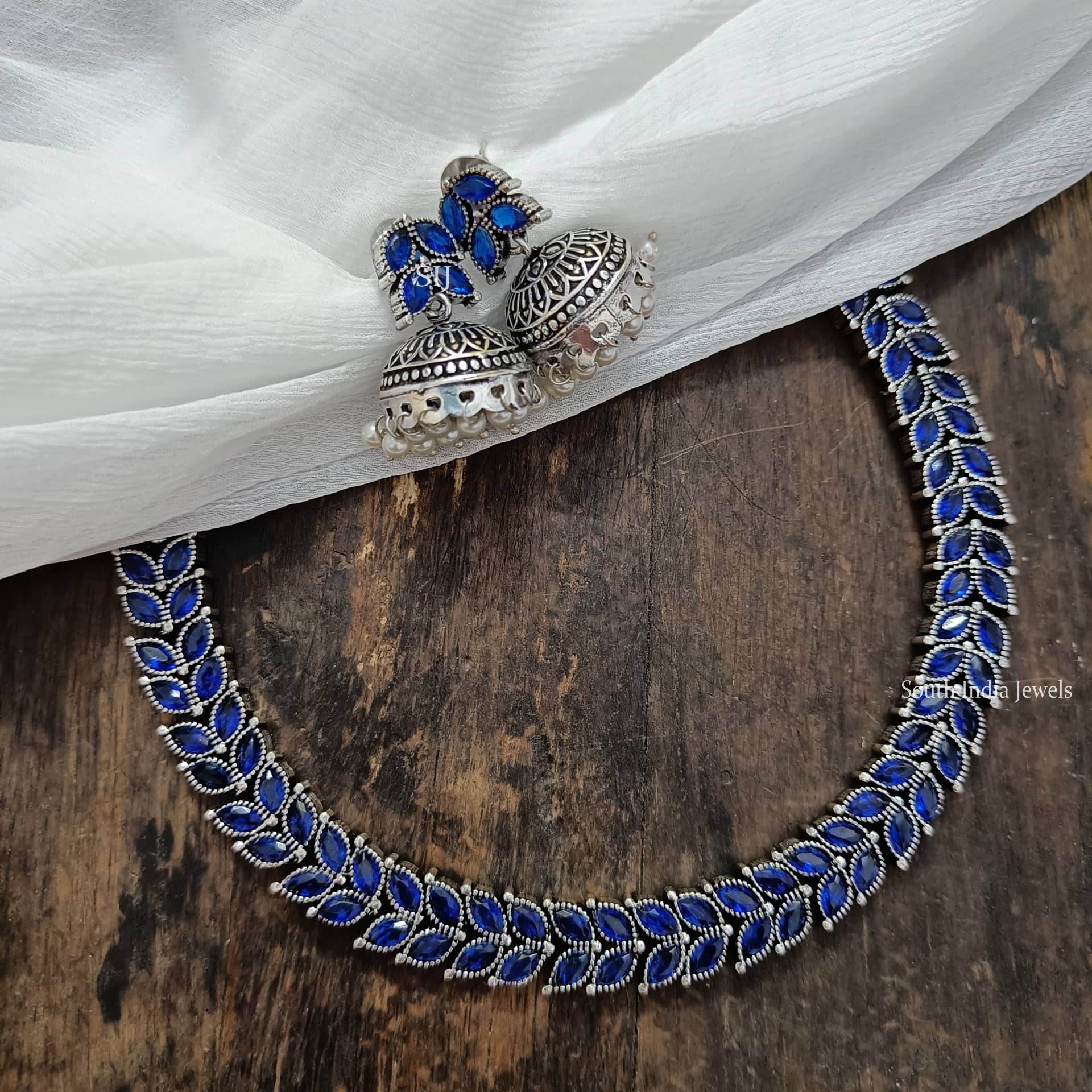 Amazing Blue Stones Design Necklace