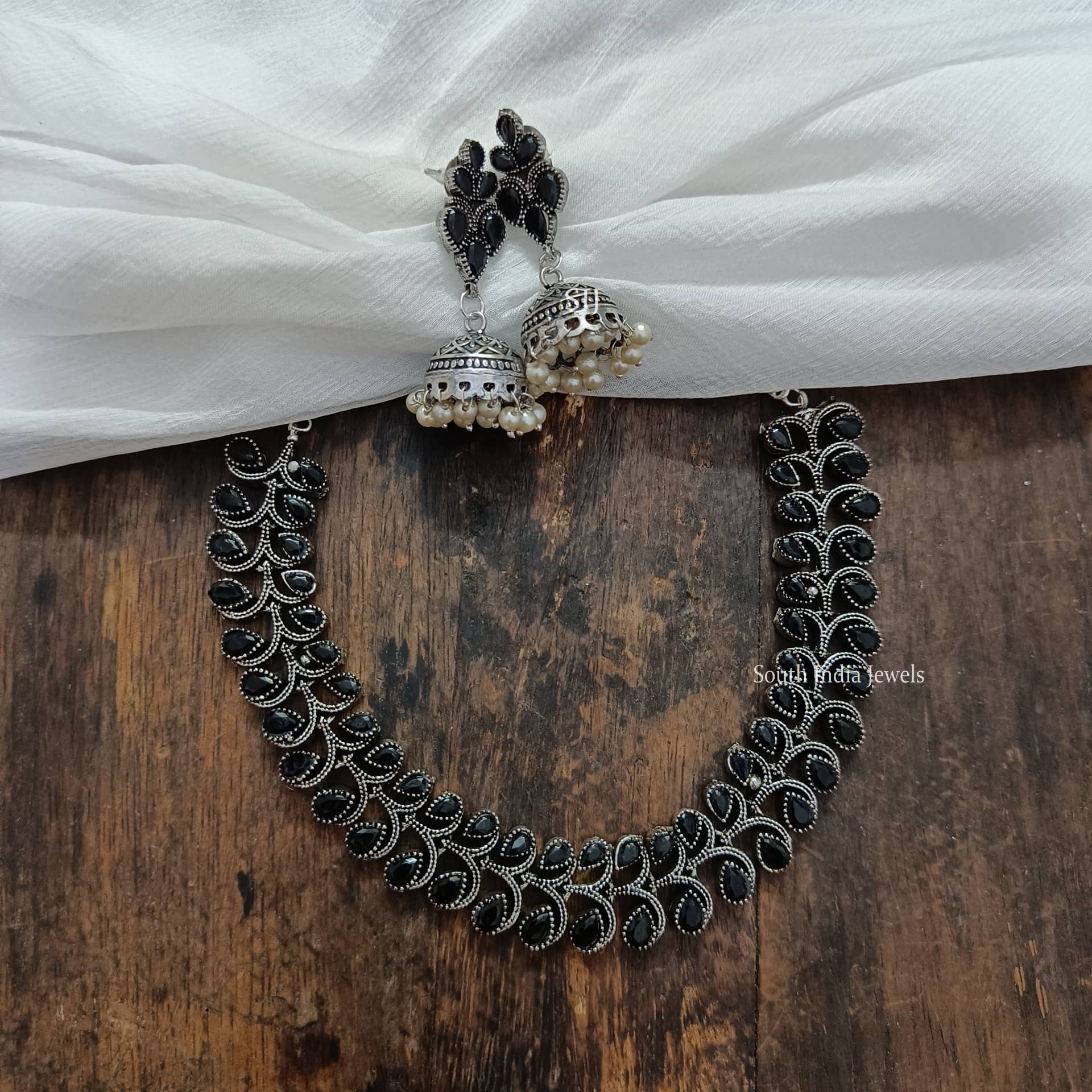 Attractive Black Stones Necklace,