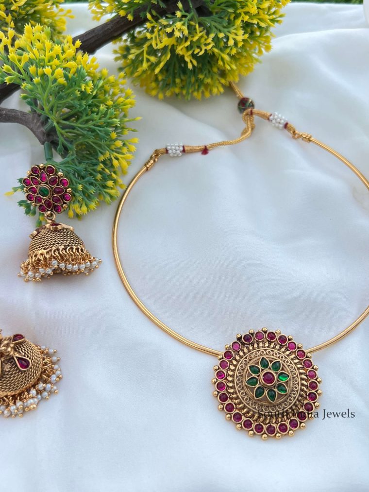 Elegant Round Pendant Hasli Necklace