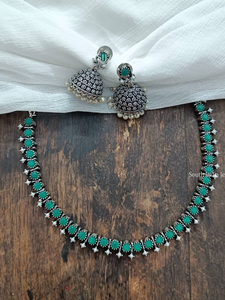Pretty Green Stones Design Necklace,