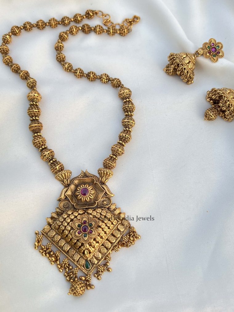 Royal Look Mid Chain with Pendant