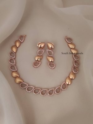 Stunning Leaf Elite Design Necklace