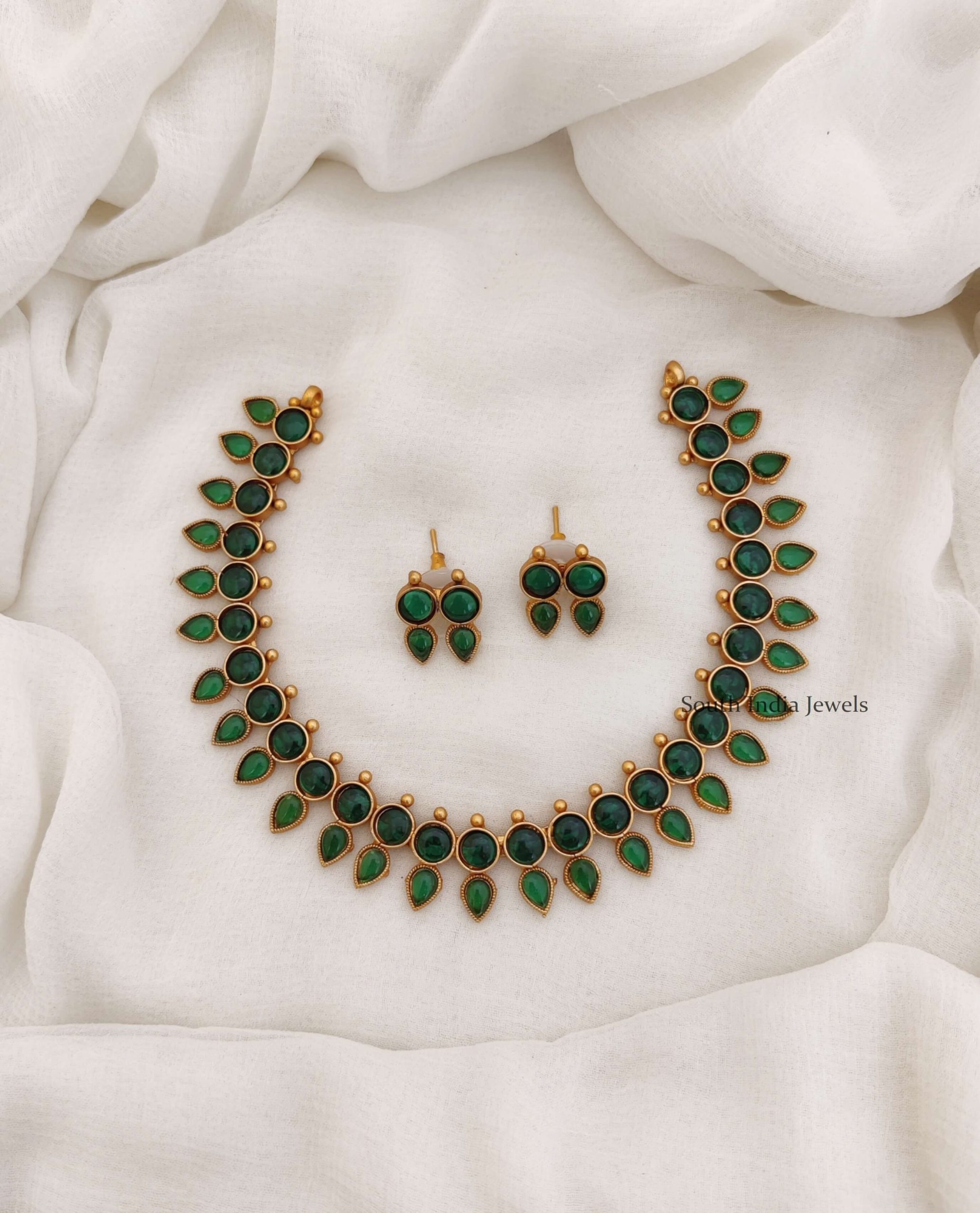 Attractive Green Stone Necklace Set