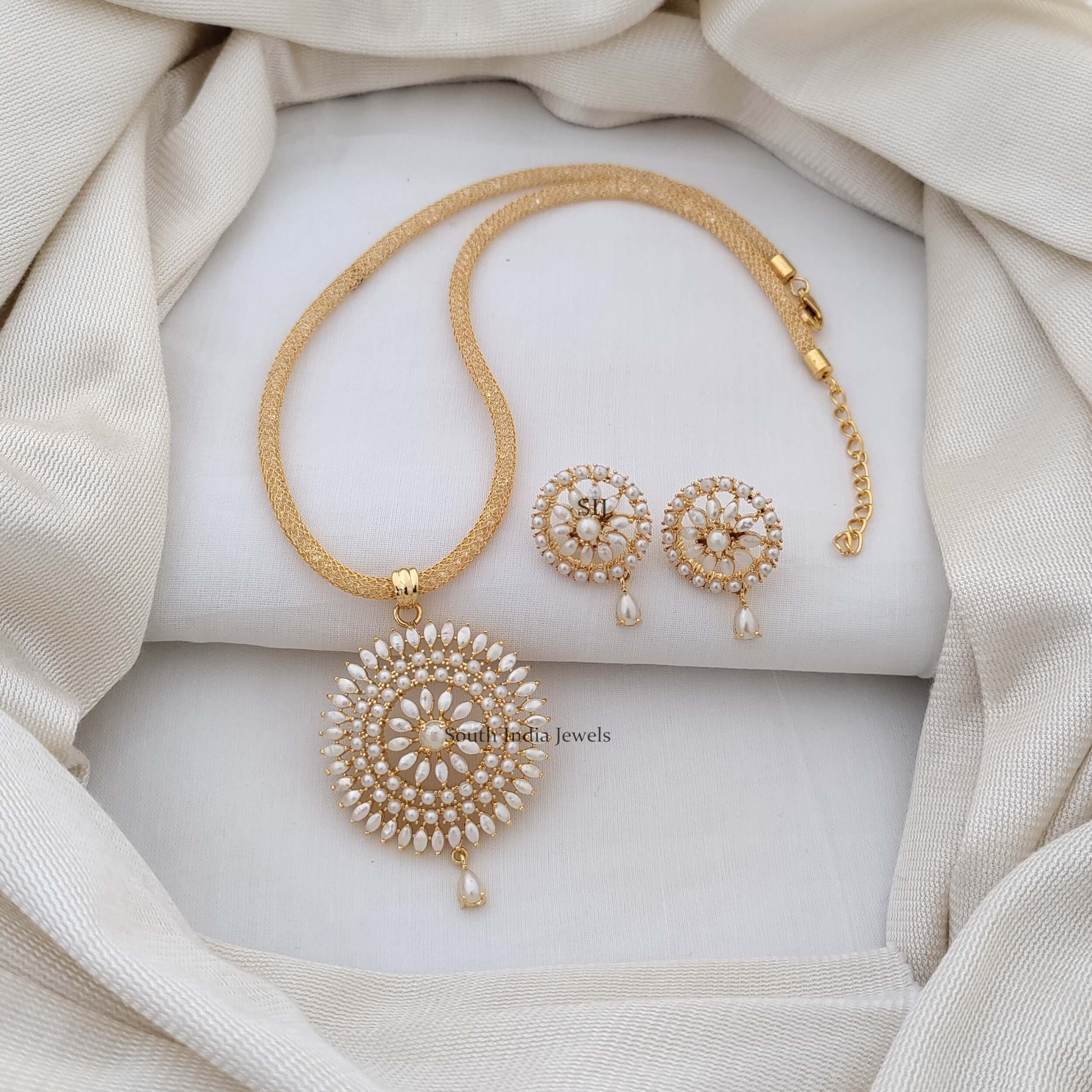 Cute Pearls Pendant Set..