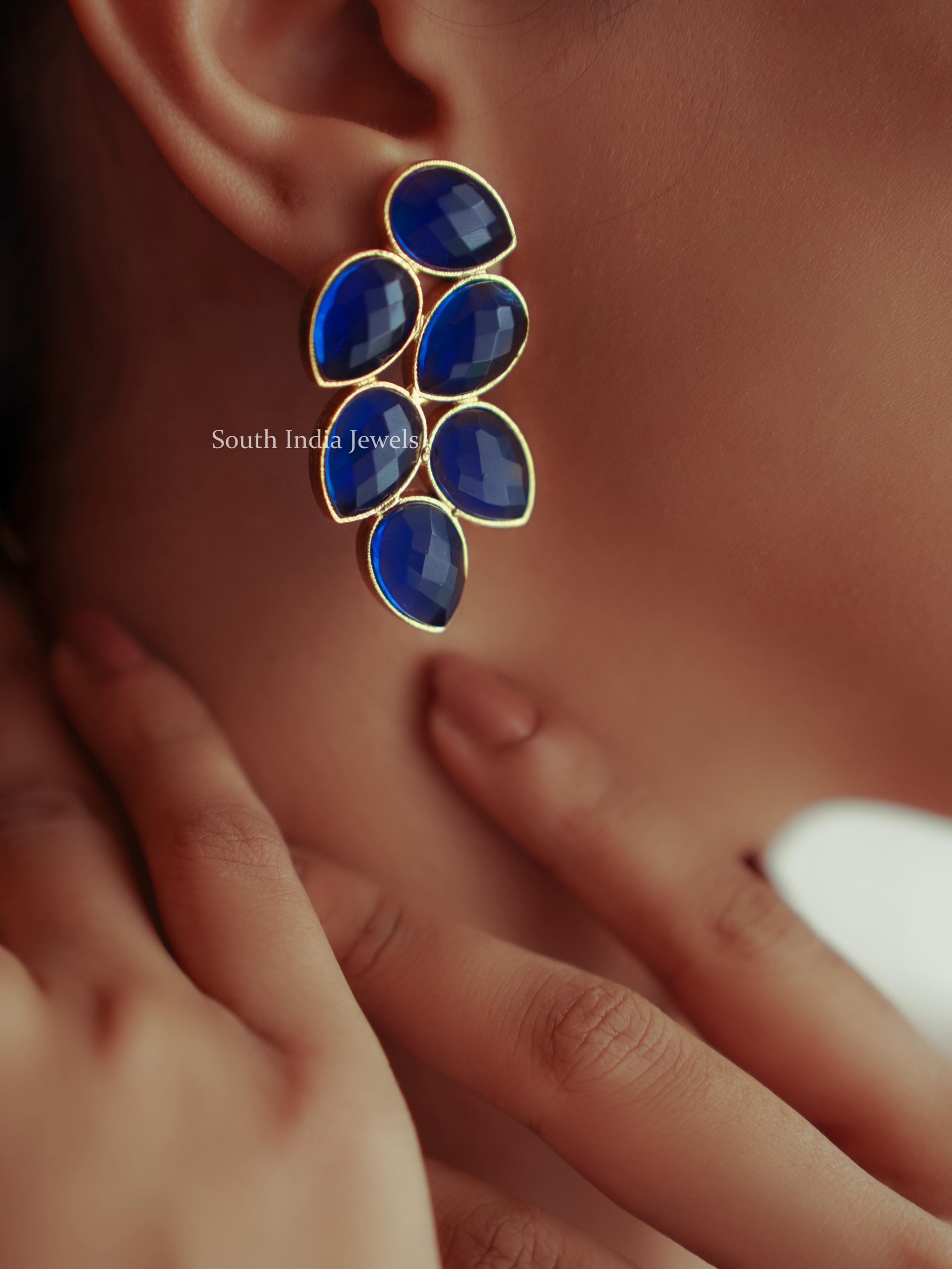 Gold Earrings with Sapphire and Diamond  KLENOTA