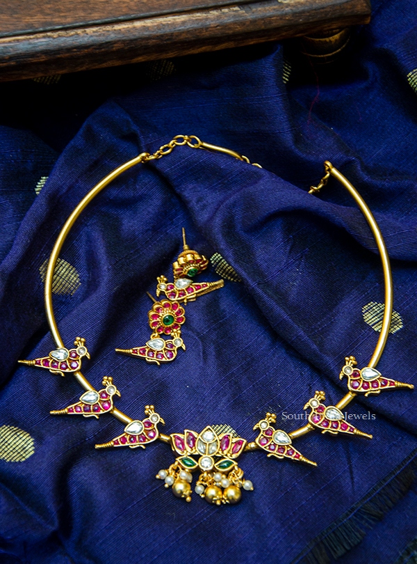 Lotus Kundan Hasli Necklace (3)