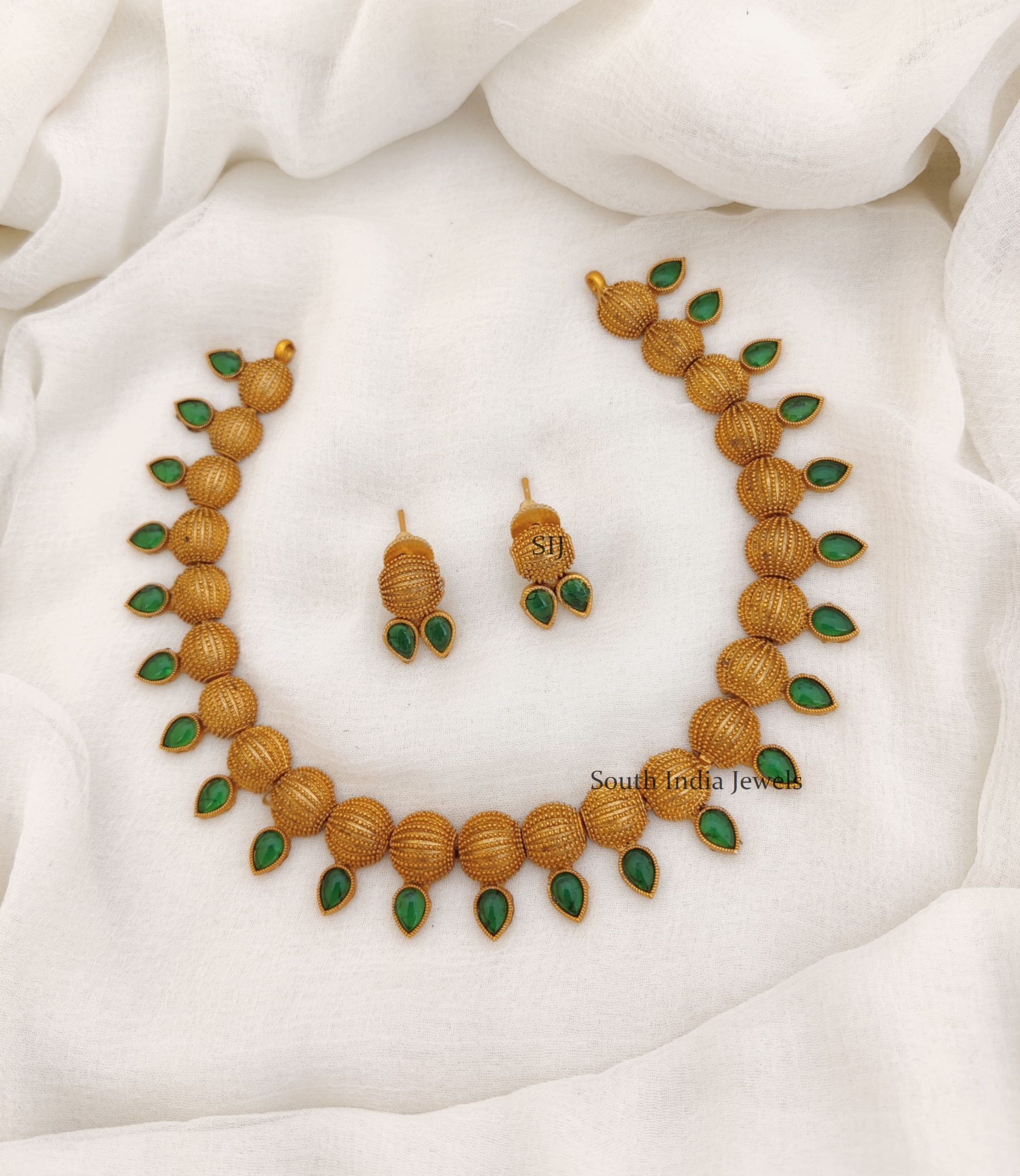 Magnificent Green Stone Necklace (2)