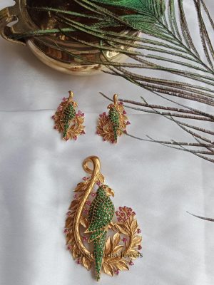 Pretty Parrot Pendant Set (2)