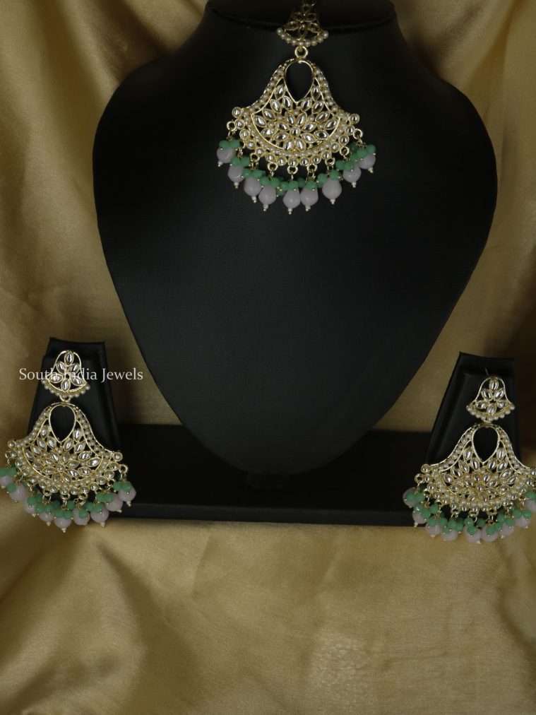 Stunning Earrings With Maang Tikka