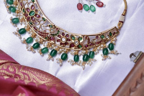 Stunning Emerald Design Short Necklace