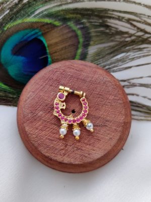 Trendy Pearls Nose Pin (1)
