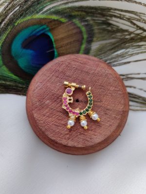 Trendy Pearls Nose Pin (1)