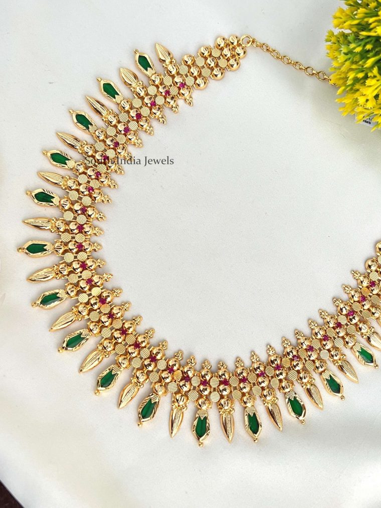 Dazzling Kerala Style Necklace Set (3)