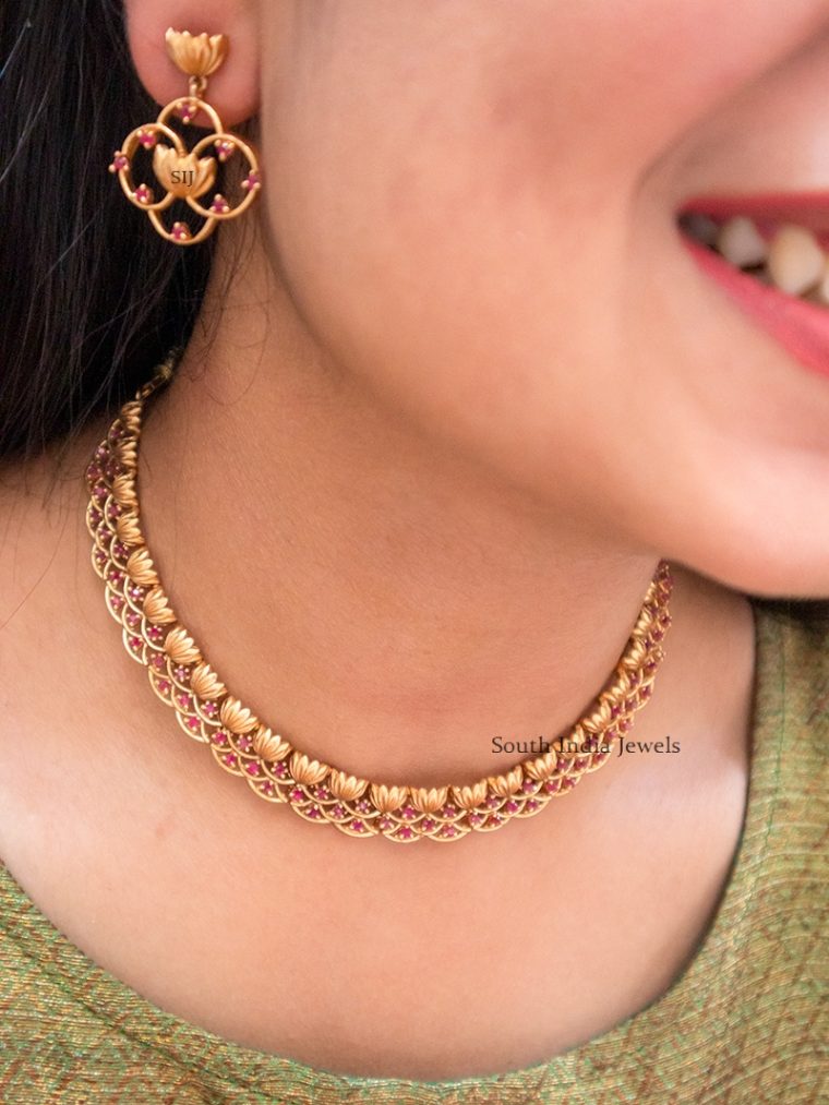 Elegant Lotus Design Necklace