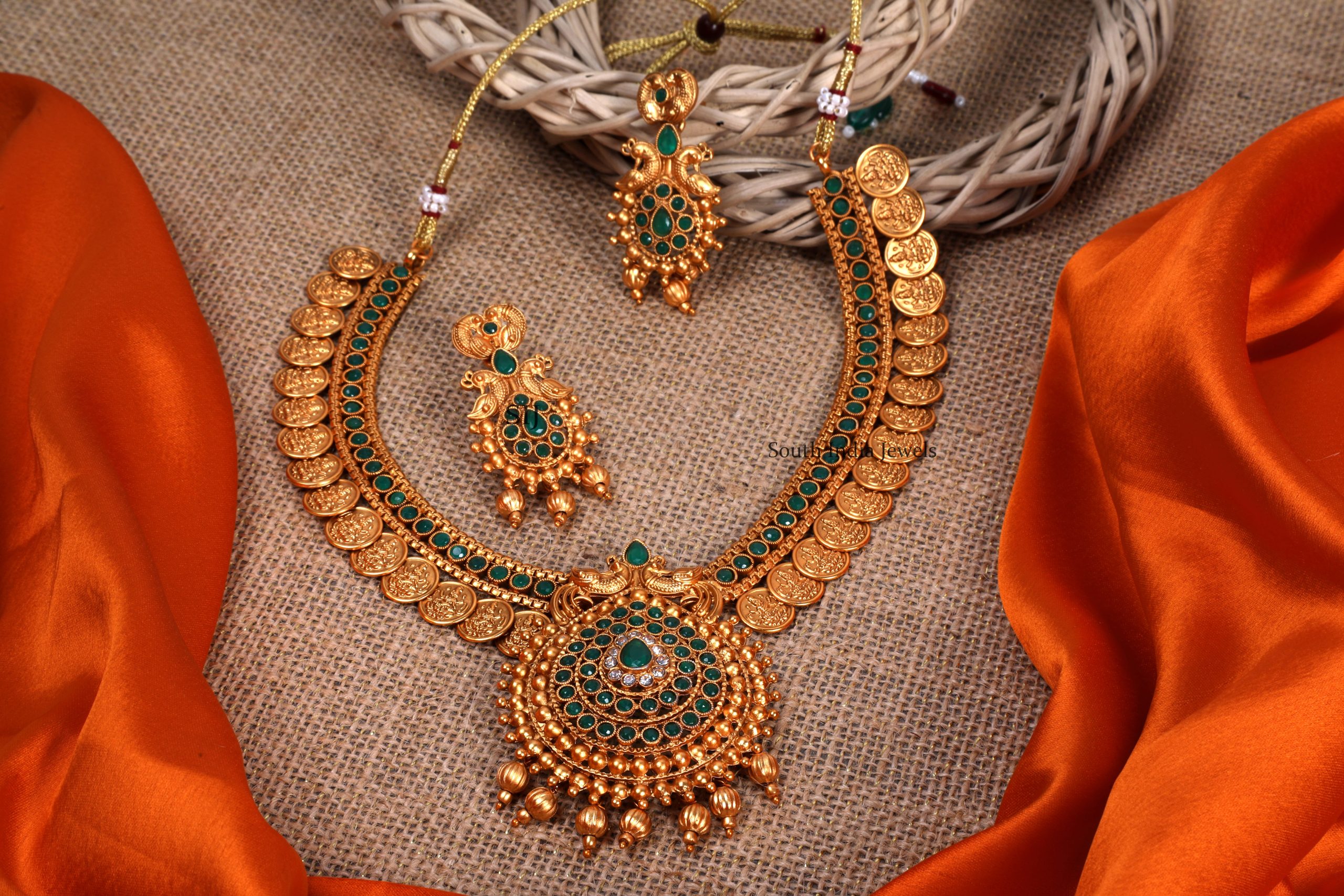Green Paan Shape Necklace