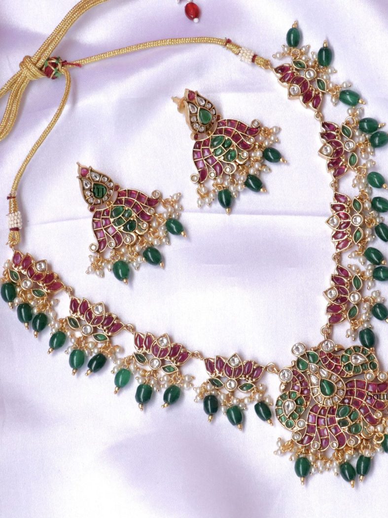 Beautiful Emerald Design Necklace