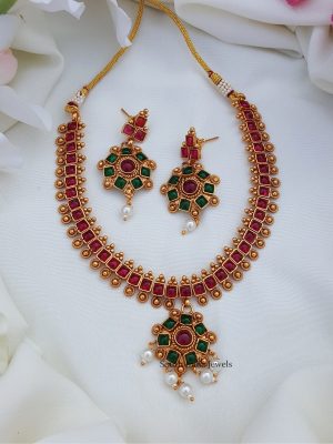 Elegant Floral Kemp Design Necklace