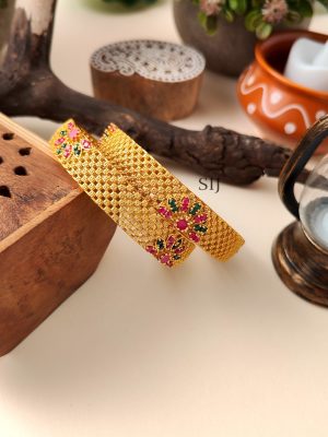 Gorgeous Oval Stones Bangles Set