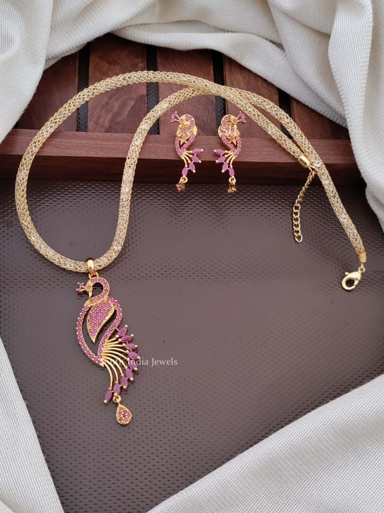 Attractive Peacock Pendant & Chain Set