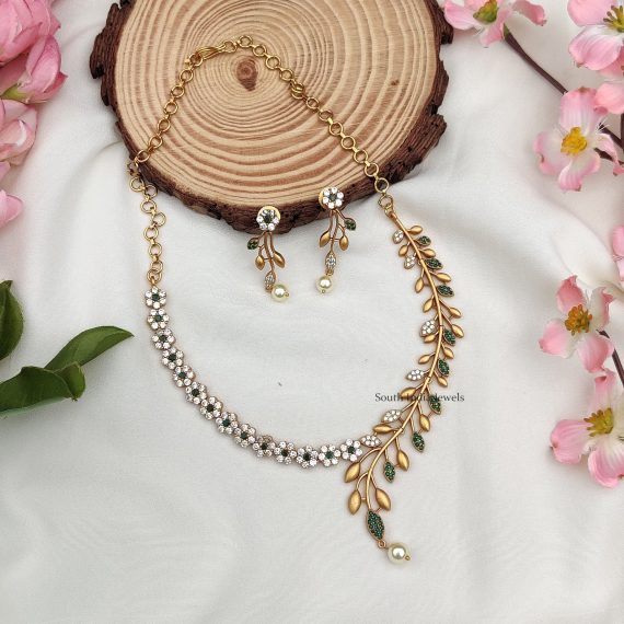 Awesome Leafy Design Necklace