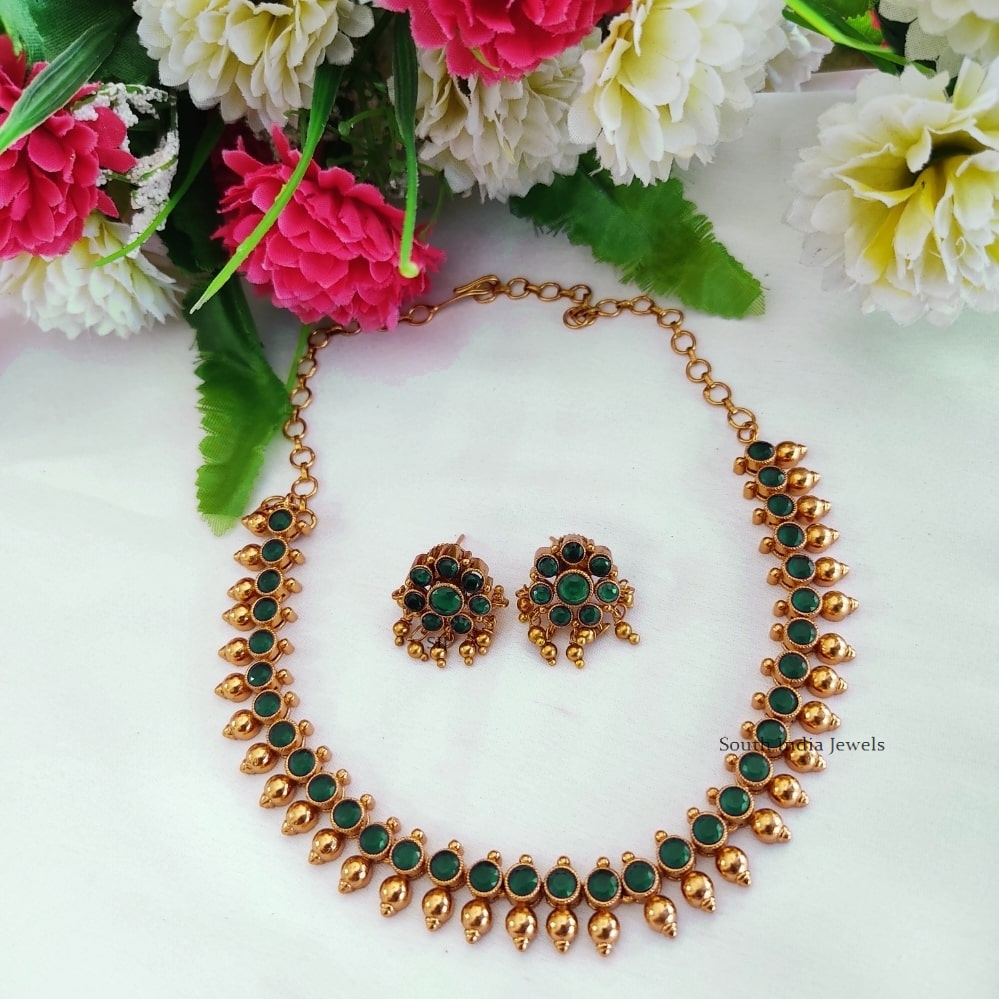 Dazzling Design Matte Necklace